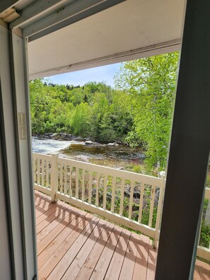 Rollaway beds, free WiFi, bed sheets