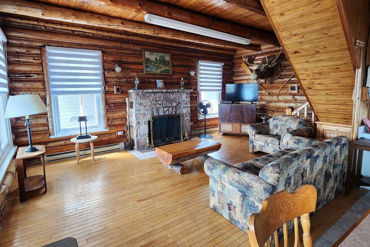 Chalet, 3 Bedrooms | Rollaway beds, free WiFi, bed sheets