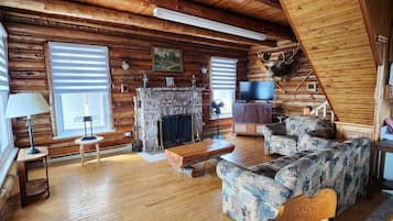 Chalet, 3 Bedrooms | Rollaway beds, free WiFi, bed sheets