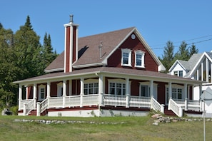 Property grounds - Motel Les Chalets Bo-Fleuve (Saint-Simeon)