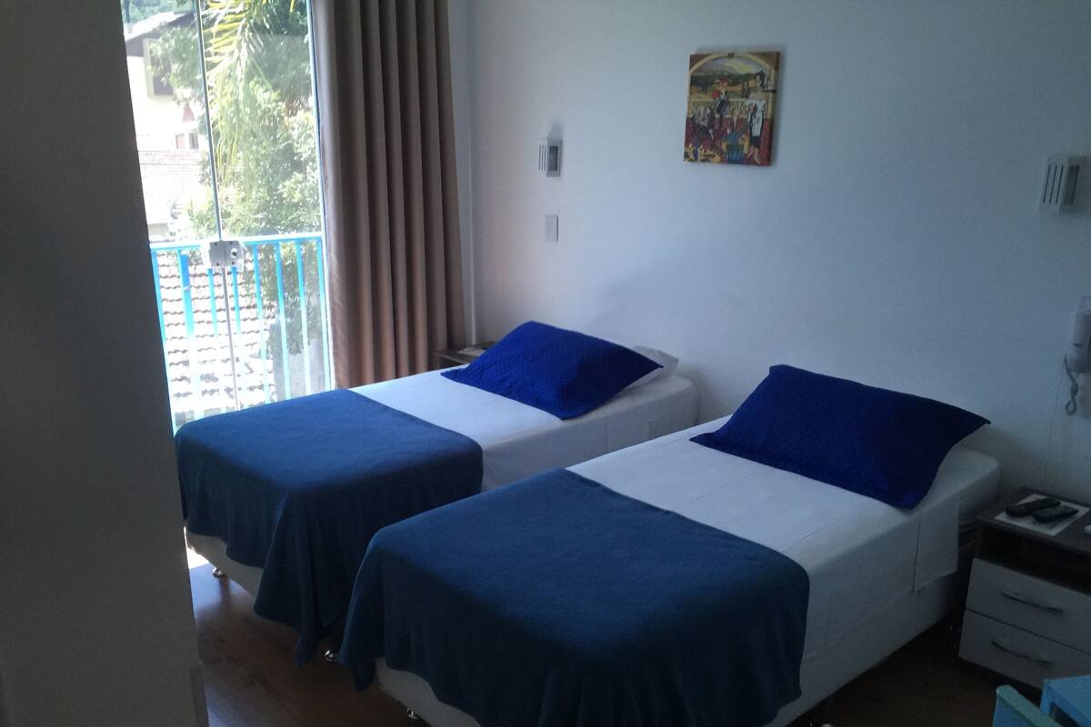 Twin Room | Minibar, in-room safe, soundproofing, WiFi (free)