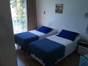 雙床房 | 迷你吧、房內夾萬、隔音、免費 Wi-Fi