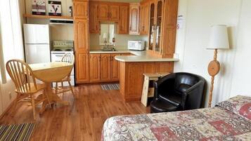 Chalet, 1 Bedroom | Desk, laptop workspace, blackout drapes, free WiFi