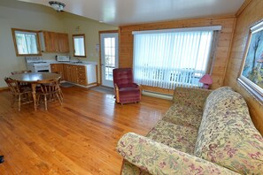 TV - Auberge Sur Mer de Charlevoix (Saint-Simeon)