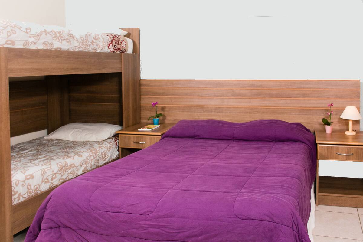 Minibar, Schreibtisch, Verdunkelungsvorhänge, Bügeleisen/Bügelbrett