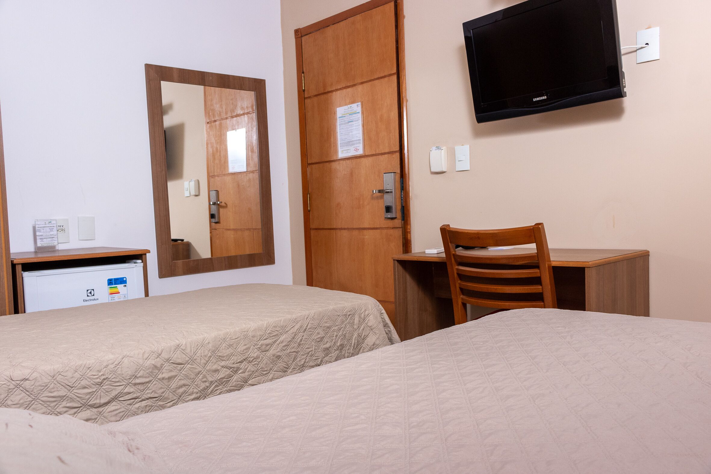 Apartamento Standard  | Minibar, desk, blackout drapes, iron/ironing board