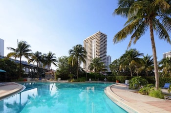 Ocean Reserve Luxury Condos Across from Sunny Isles Beach