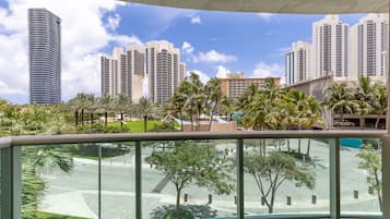 Apartamento de lujo, 1 habitación, cocina, vistas al jardín | Vistas del balcón