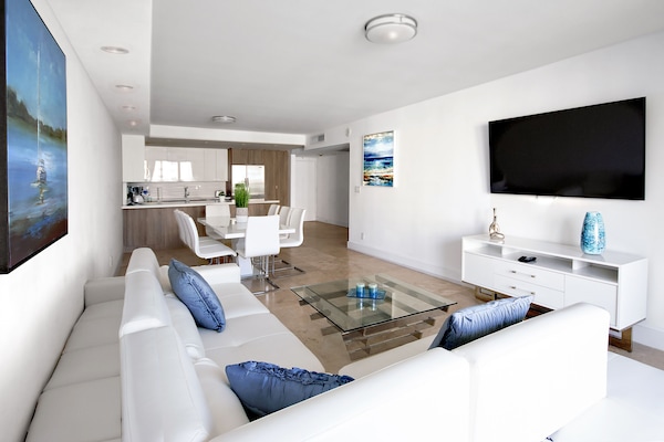 Ocean Reserve Bay View 2 Bedroom Condo | Living room | 42-inch flat-screen TV with cable channels, TV