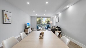 Living area - Ocean Reserve Luxury Condos Across from Sunny Isles Beach (Sunny Isles Beach)