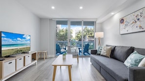 Ocean Reserve Park View 3 Bedroom Condo | Living room | 42-inch flat-screen TV with cable channels, TV
