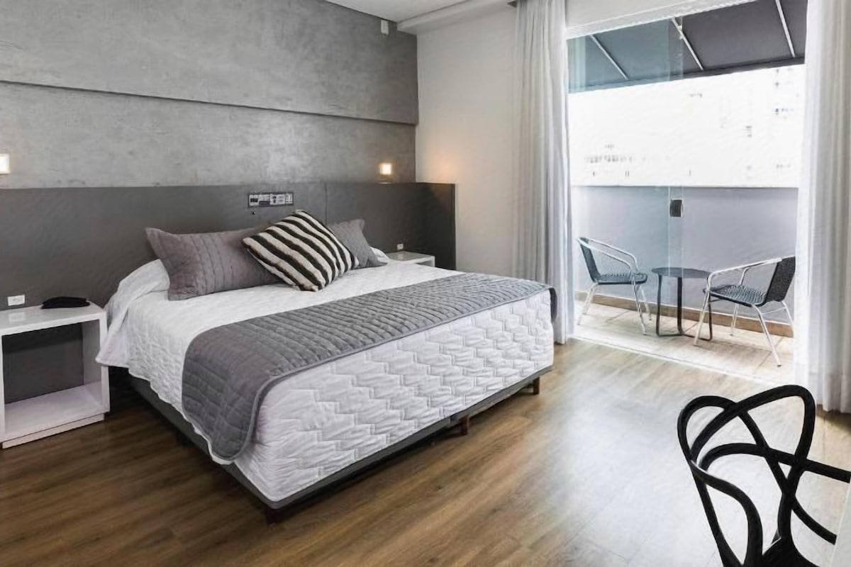 Minibar, in-room safe, laptop workspace, WiFi (free)