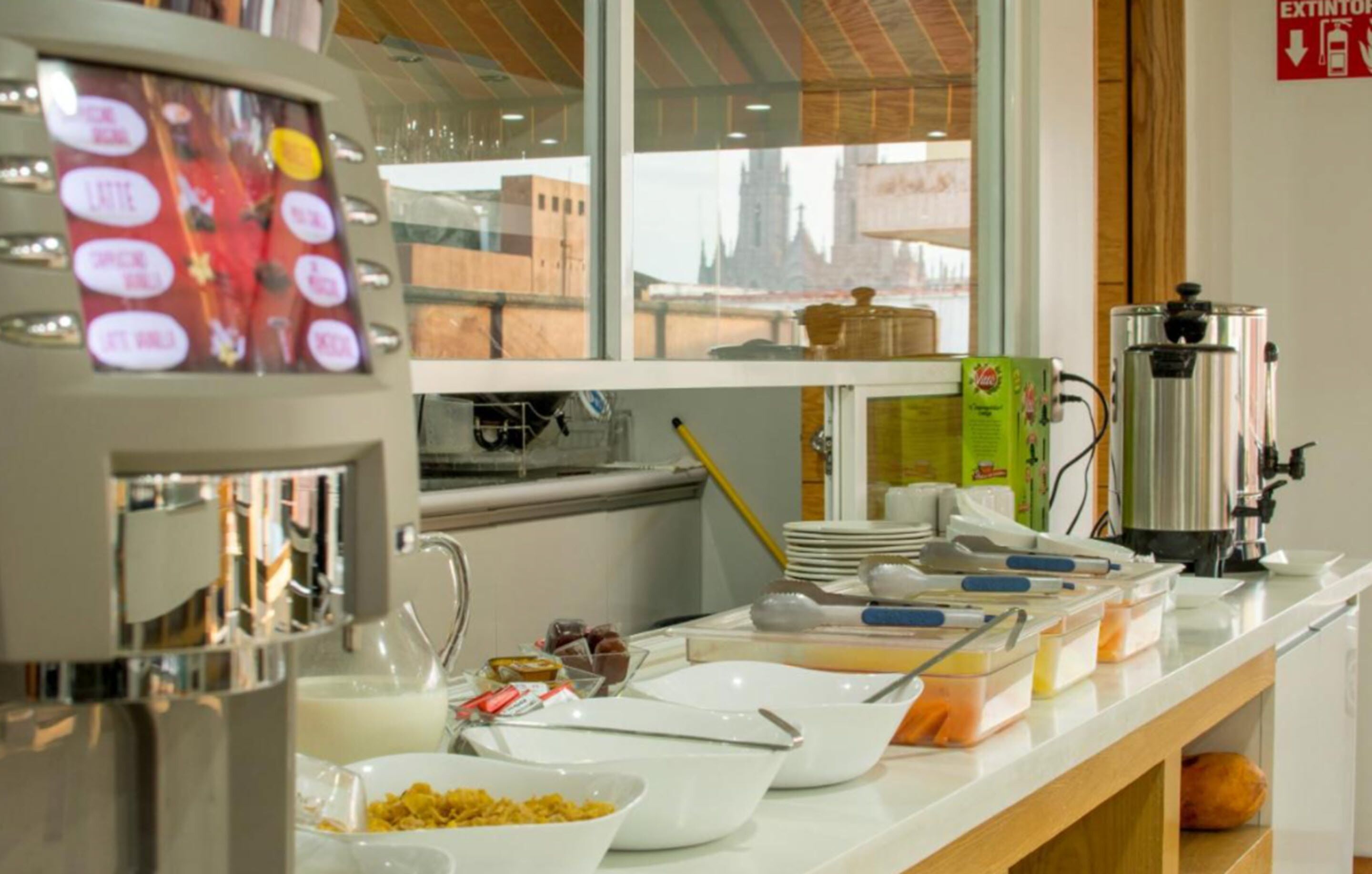 free daily continental breakfast