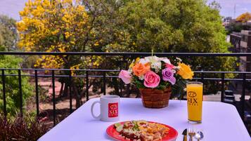 รับประทานอาหารกลางแจ้ง