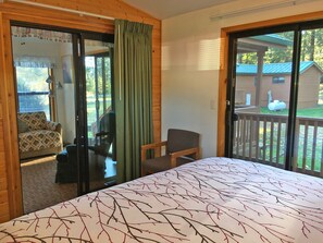Family Cabin, 2 Bedrooms, Kitchen | Premium bedding, pillowtop beds, individually decorated - Park Motel and Cabins (Florence)