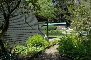 Classic Cabin, 2 Bedrooms | Premium bedding, pillowtop beds, individually decorated