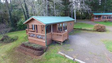 Family Cabin, 2 Bedrooms, Kitchen | Terrace/patio