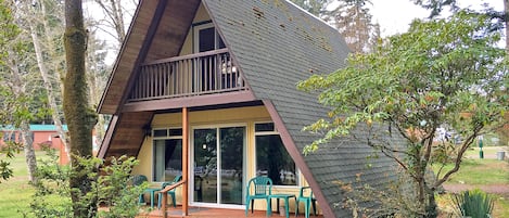 Family Cabin, 2 Bedrooms, Kitchen | Individually decorated, individually furnished, desk, free WiFi