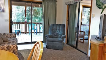 Family Cabin, 2 Bedrooms, Kitchen | Living area | Flat-screen TV