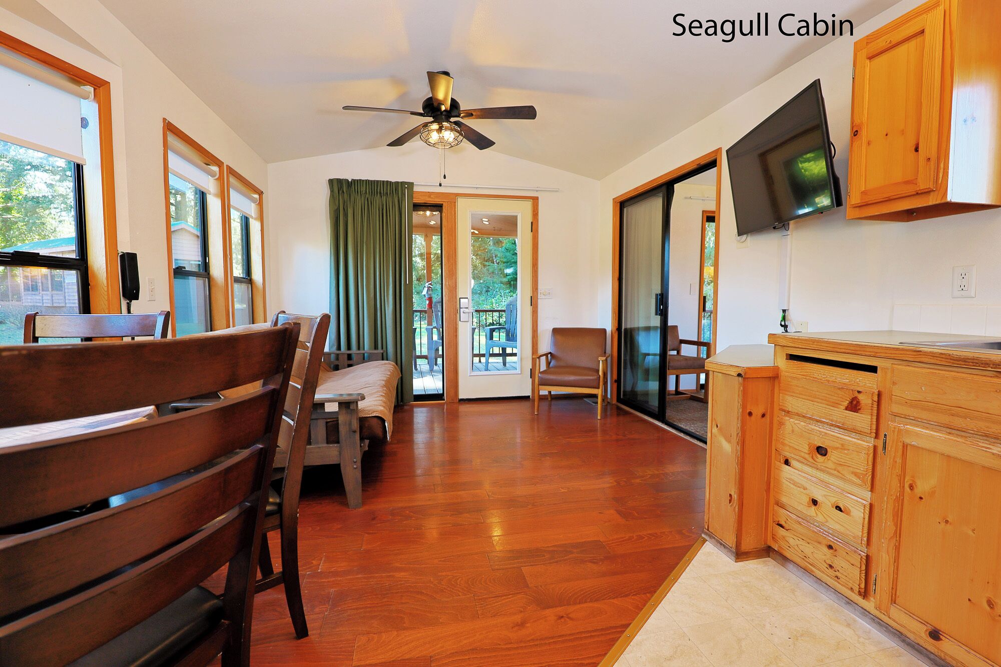 Family Cabin, 2 Bedrooms, Kitchen | Living area