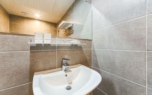 Secador de pelo, batas, piso con calefacción en el baño, toallas