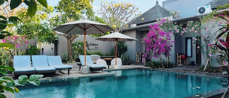 Outdoor pool, sun loungers