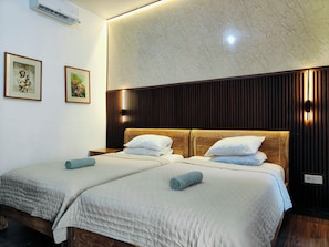 Kamar Twin Deluks | Meja kerja, kedap suara, Wi-Fi gratis, dan seprai linen