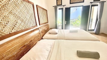 Escritorio, insonorización, wifi gratis y ropa de cama