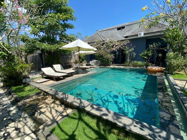 Outdoor pool, pool loungers