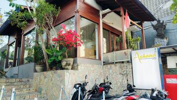 Pintu masuk hartanah