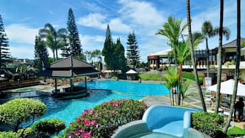 Poolside bar