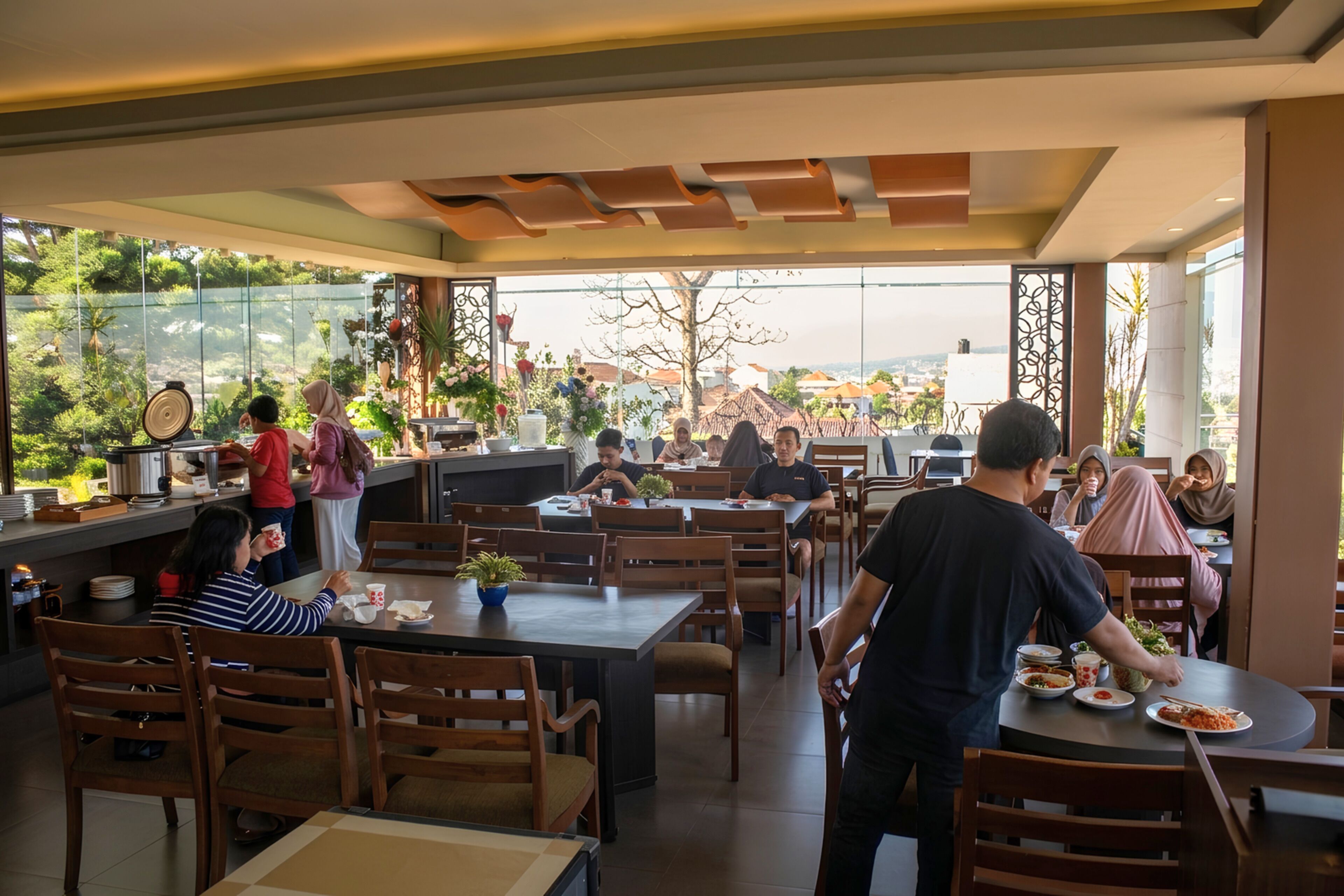 3 restaurantes; se sirve desayuno, almuerzo y cena