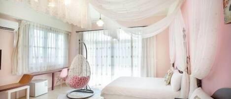 Premium bedding, free WiFi