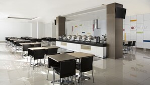 Breakfast, lunch and dinner served  - Amaris Hotel Kupang (Kupang)