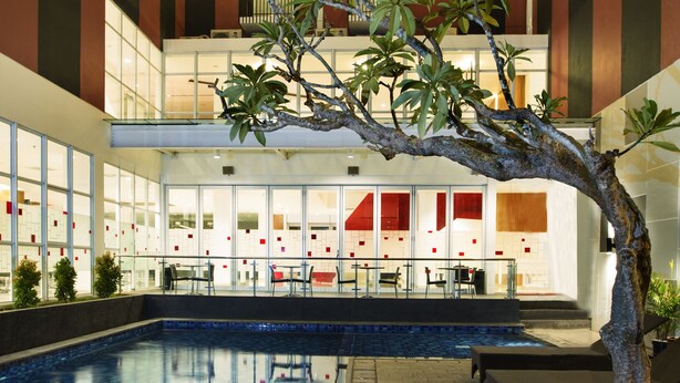 Outdoor pool - Amaris Hotel Kupang (Kupang)