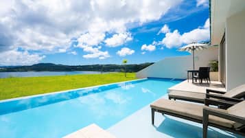 Outdoor pool, pool loungers