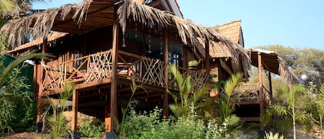 Classic Cabin, 1 Queen Bed, Garden View, Beachside | Property grounds