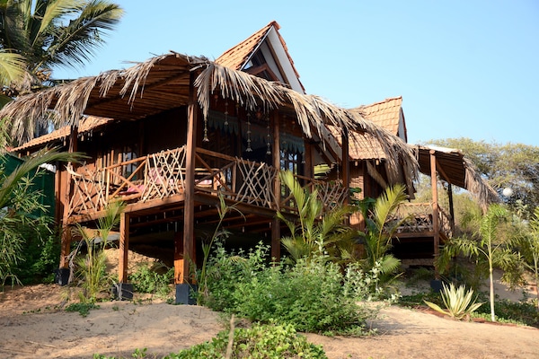Classic Cabin, 1 Queen Bed, Garden View, Beachside (Ocean Side Cottage (Garden View)) | Property grounds