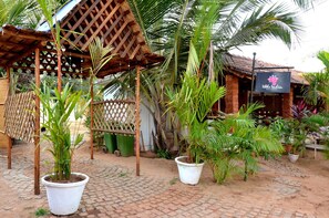 Vista frontal de la propiedad
