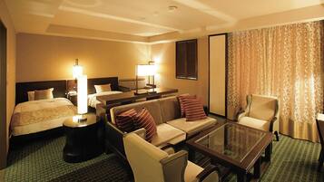 Desk, iron/ironing board, free wired Internet