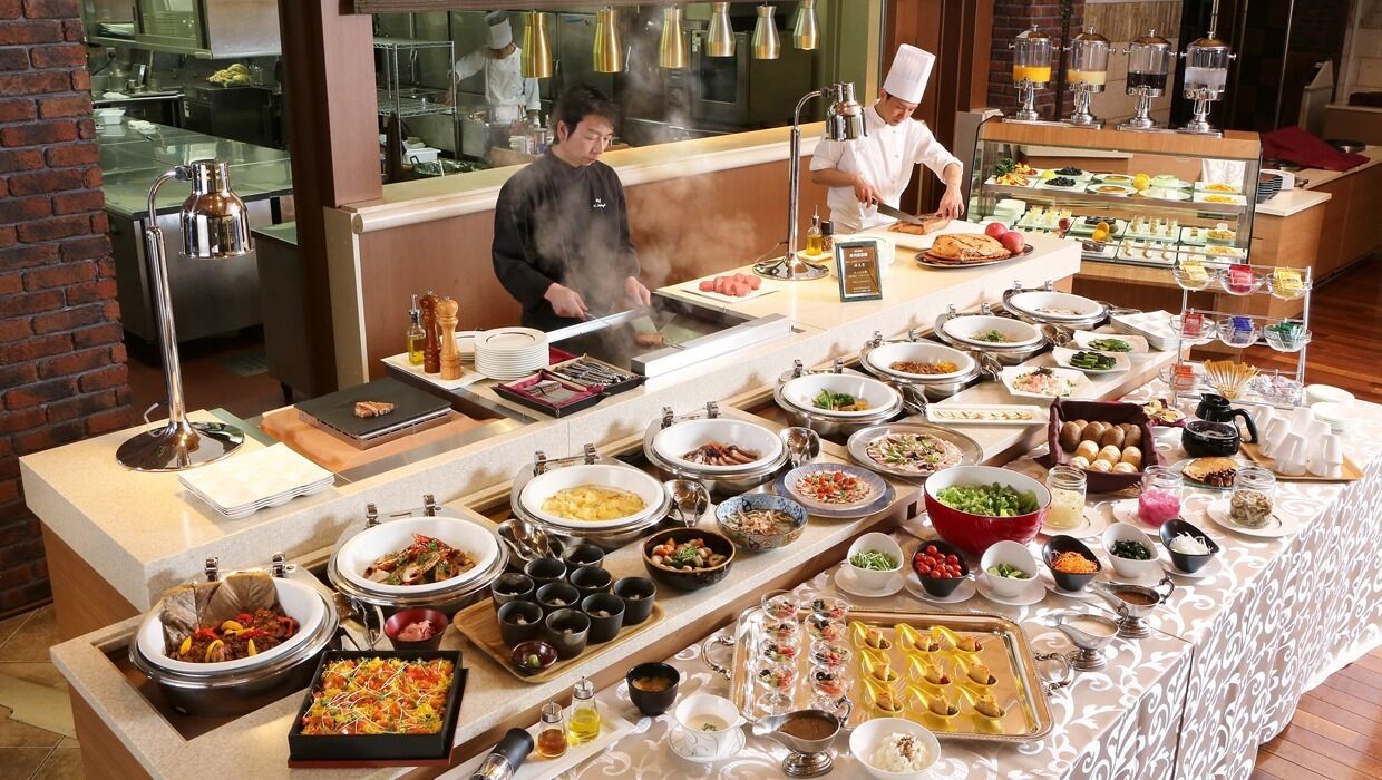 供应早餐和晚餐