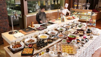 Breakfast and dinner served