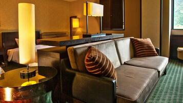 Desk, iron/ironing board, free wired internet