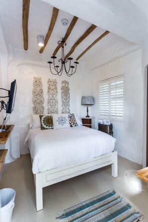 Kamar Standar, 1 Tempat Tidur Queen | Seprai premium, bantalan ekstra lembut, dan brankas