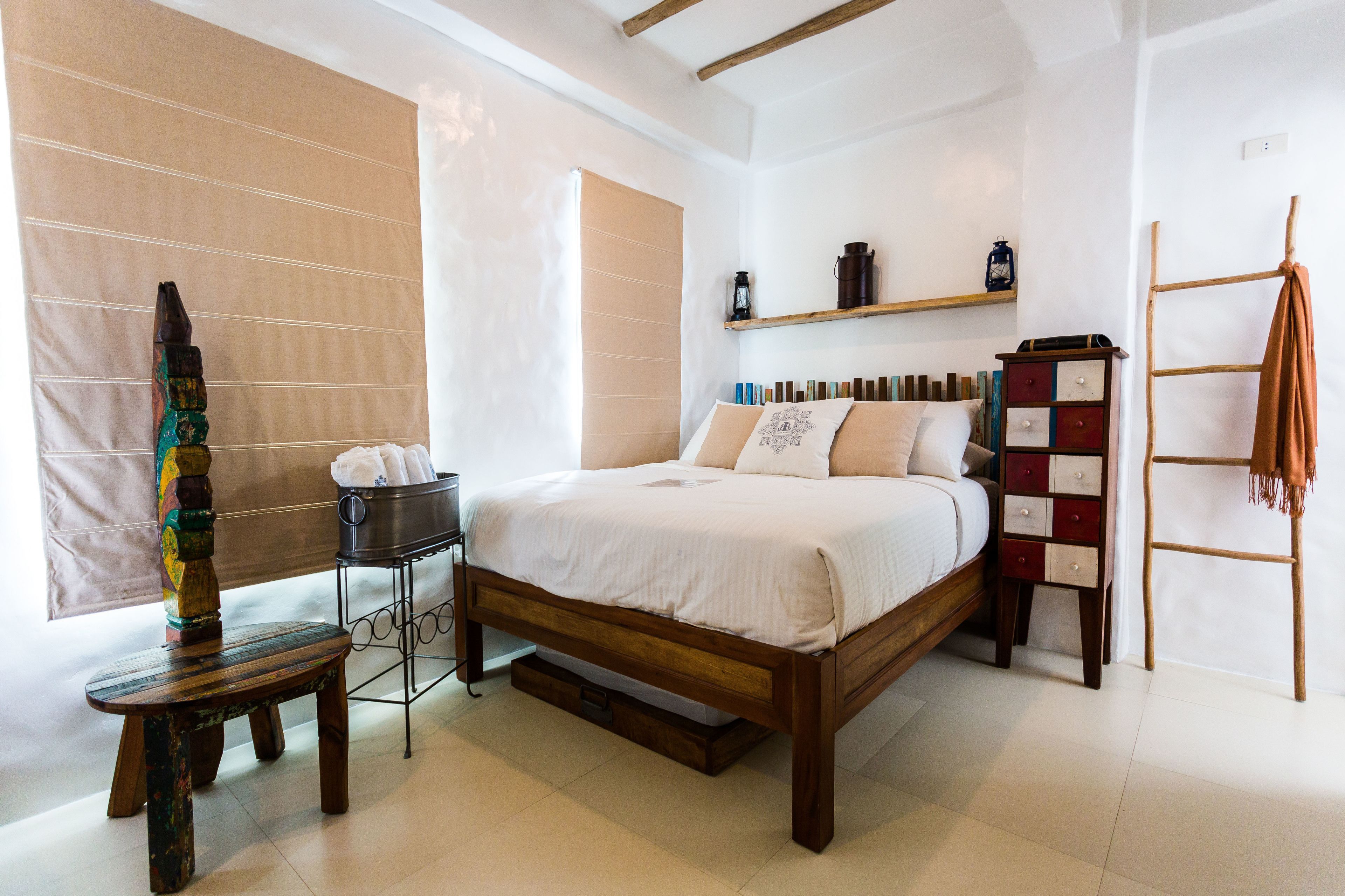 deluxe room, 1 double bed, refrigerator | 1 bedroom, premium bedding, pillow-top beds, in-room safe