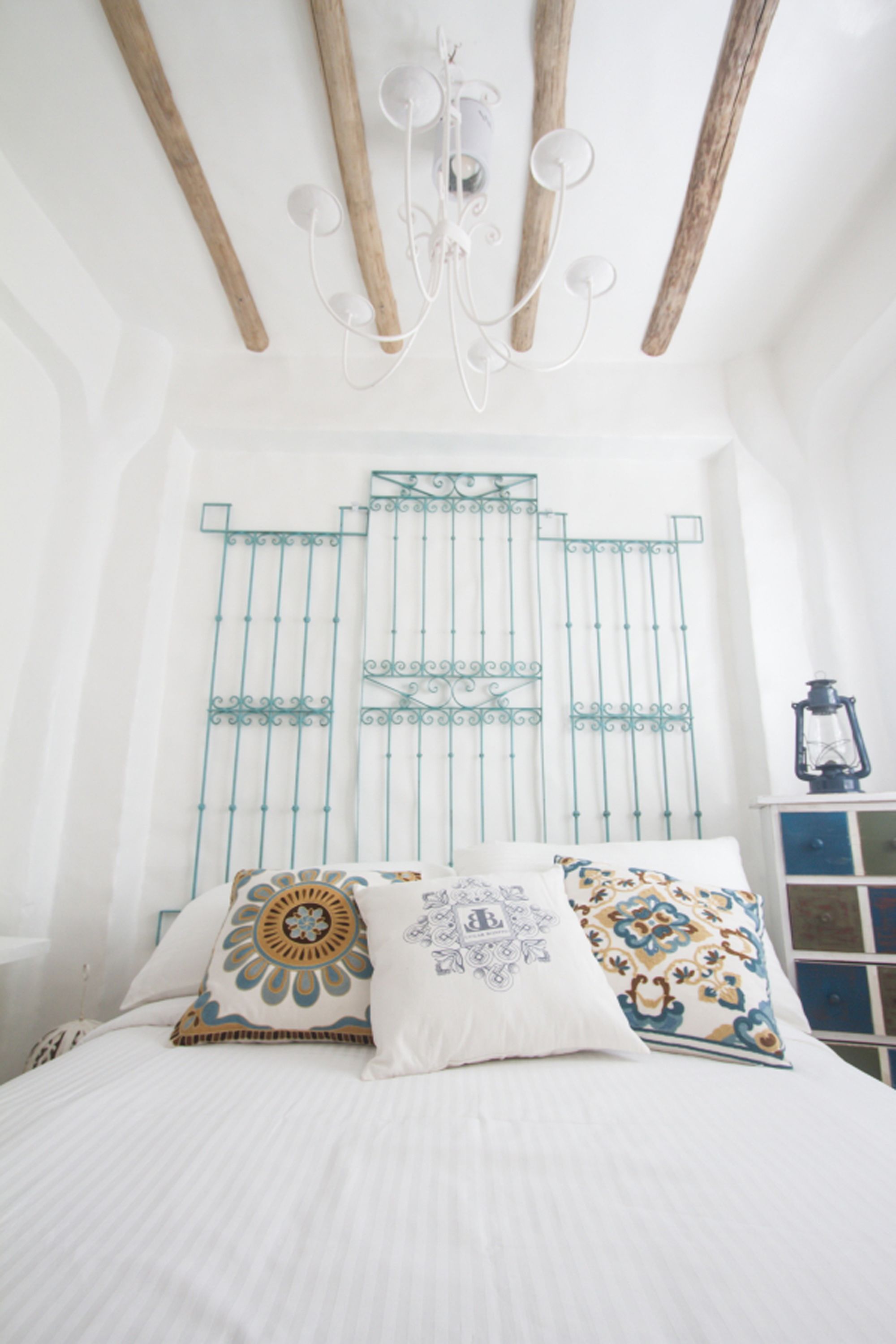 standard room, 1 queen bed | 1 bedroom, premium bedding, pillow-top beds, in-room safe