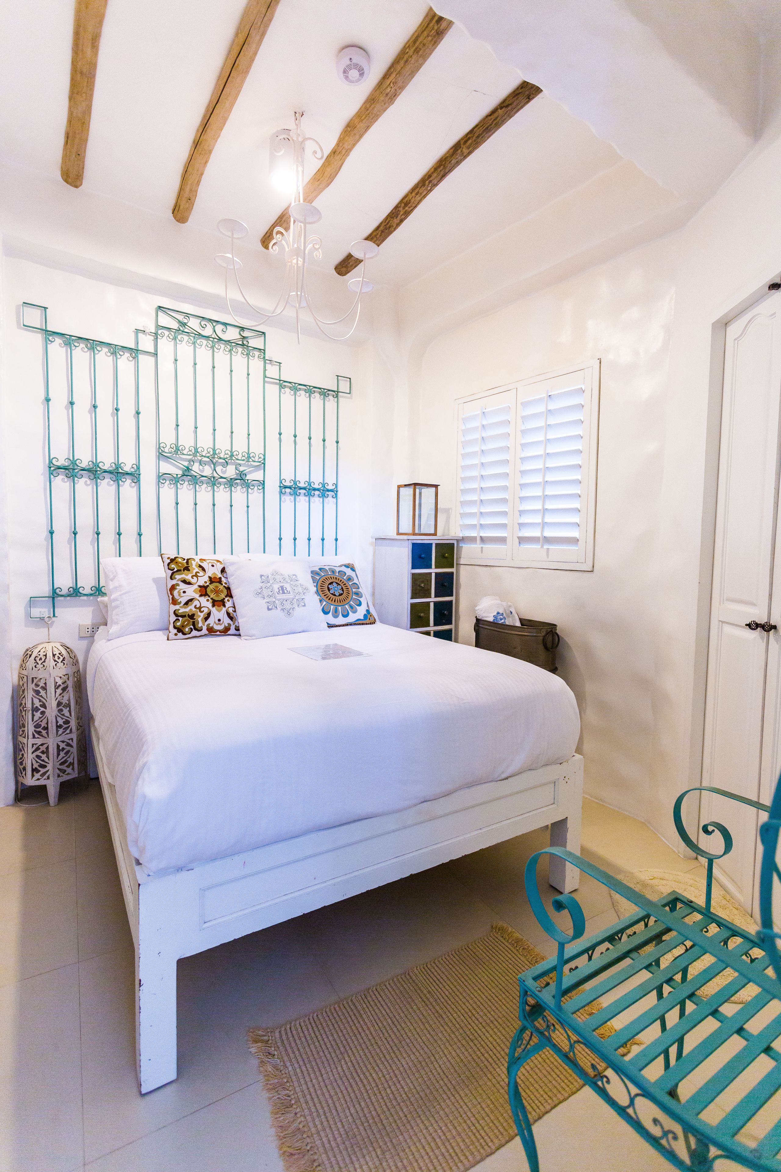 standard room, 1 queen bed | 1 bedroom, premium bedding, pillow-top beds, in-room safe