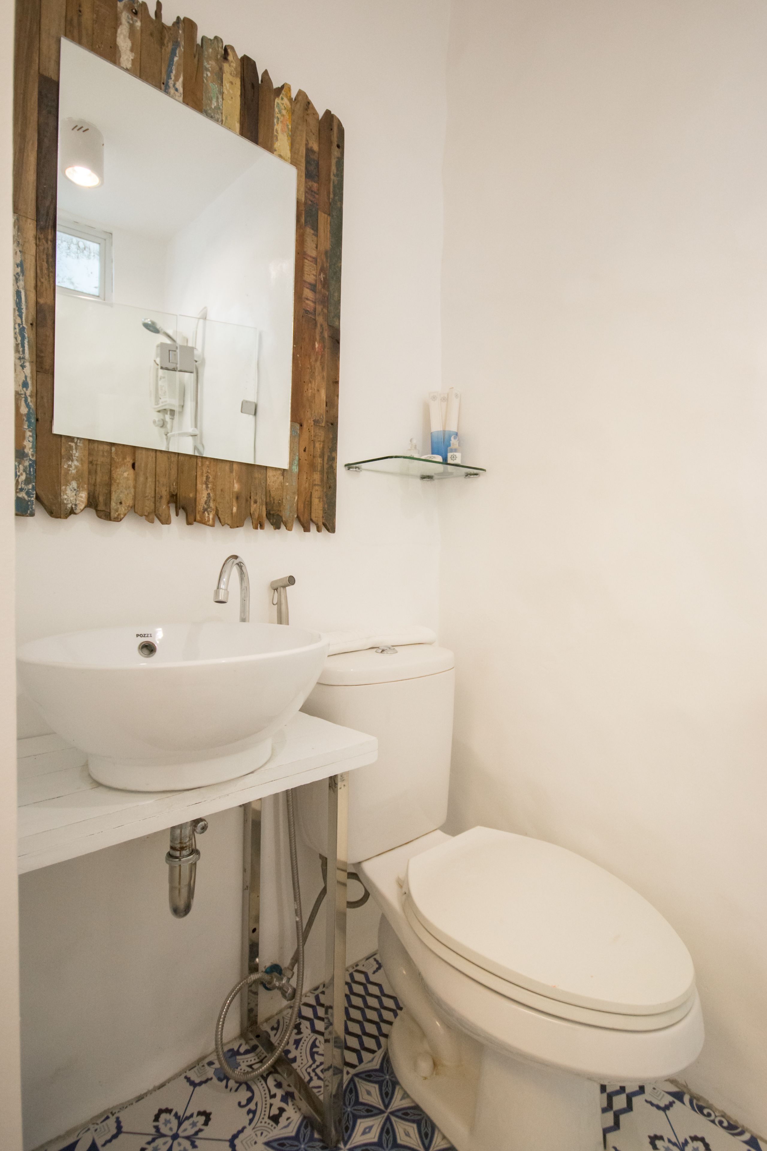 deluxe double room | bathroom | shower, rainfall showerhead, free toiletries, hair dryer