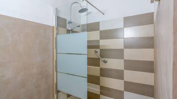 Double Room, Sea View | Bathroom | Bathtub, free toiletries, towels