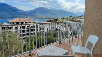 Chambre avec lits jumeaux, vue mer | Terrasse/Patio